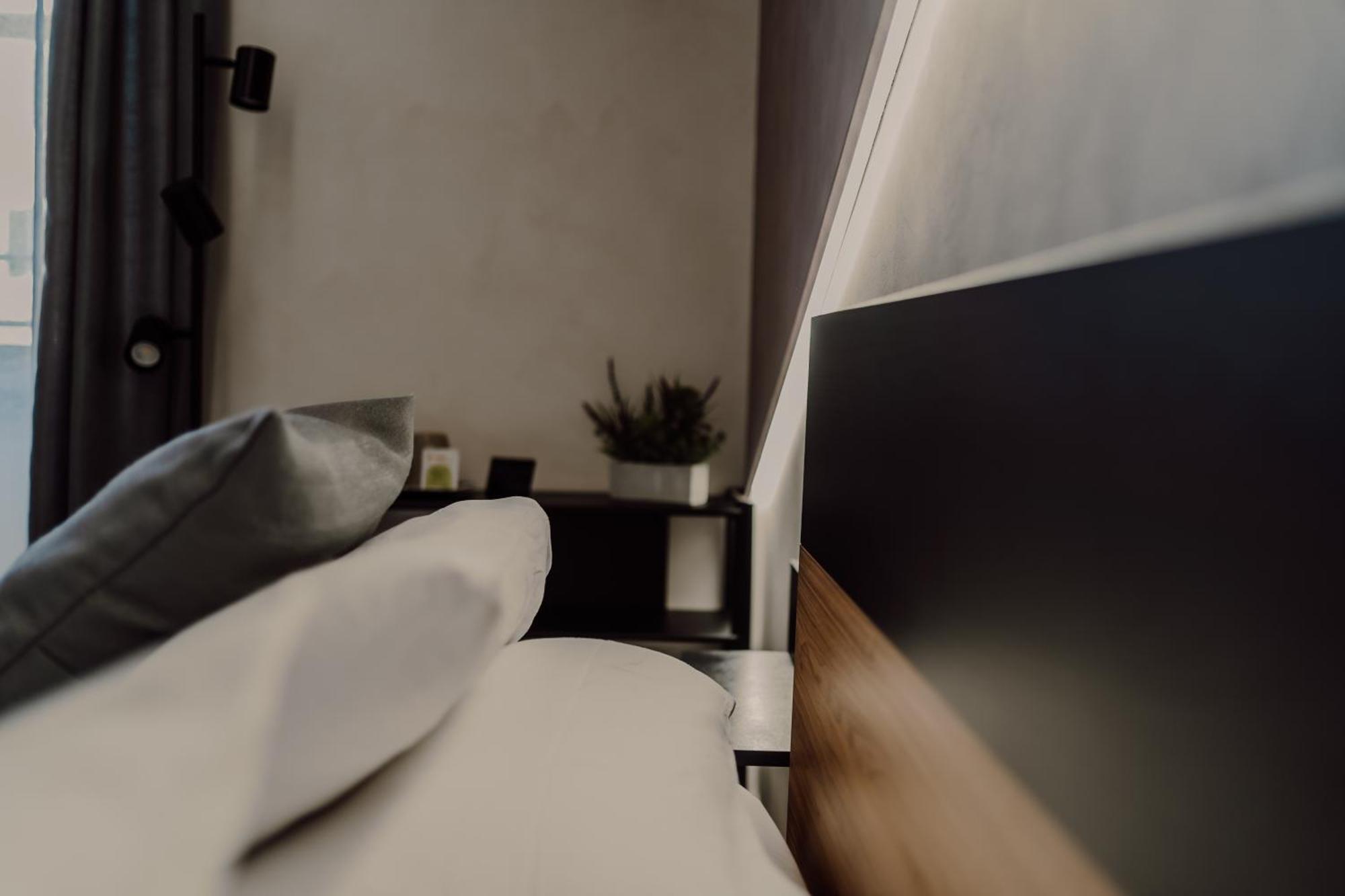 Hotel Domus Aeterna - Re Di Roma Zewnętrze zdjęcie
