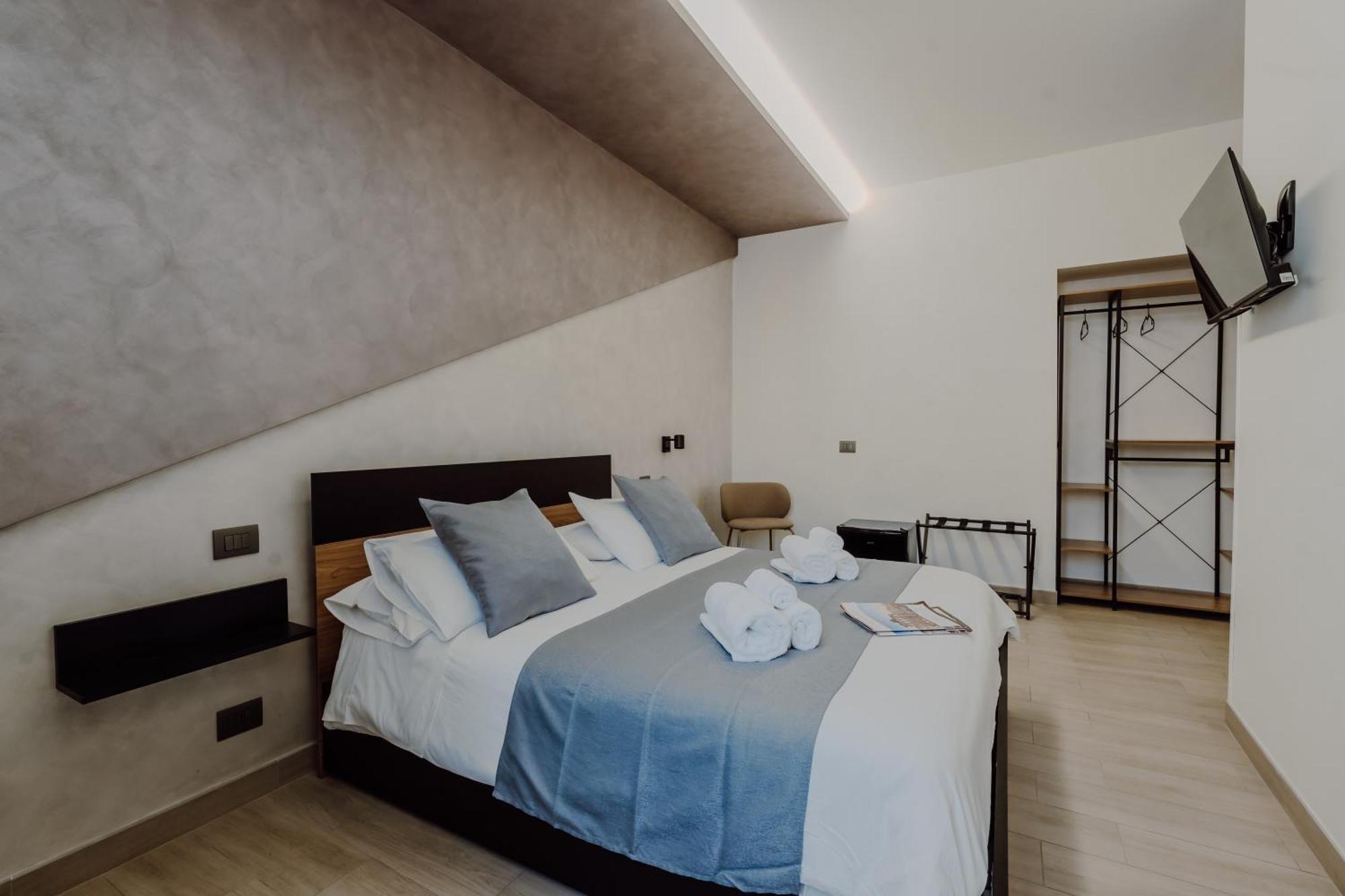 Hotel Domus Aeterna - Re Di Roma Zewnętrze zdjęcie